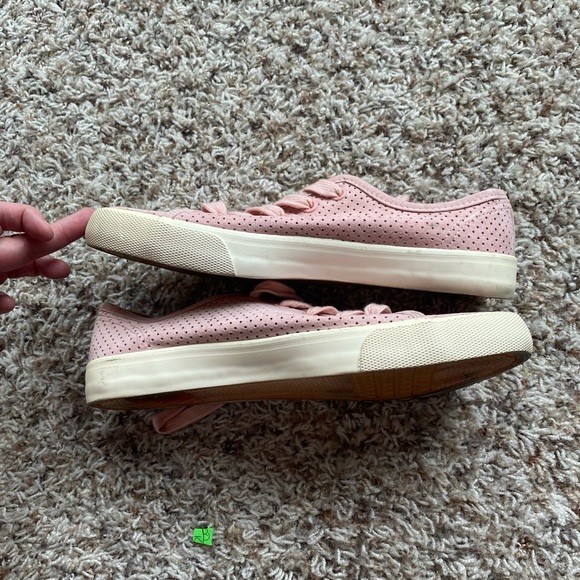 Shoes - Picture 4 of 6